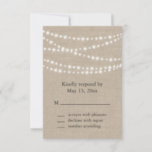Convites Sob Luzes Brilhantes em RSVP Burlap