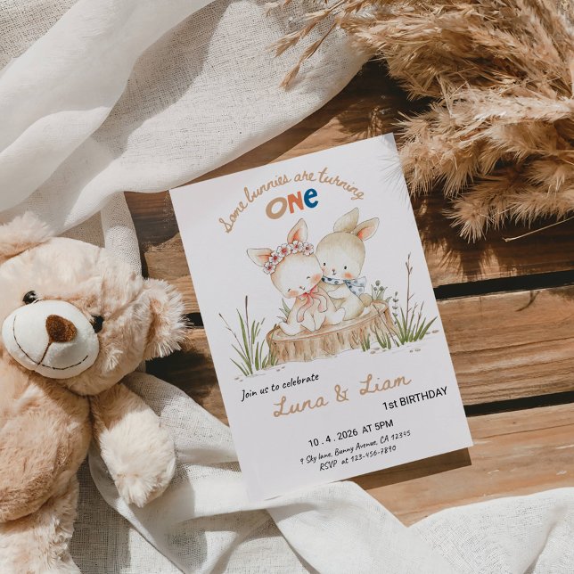 Convites Some Bunnies Are Turning ONE Twins 1st Birthday  (Criador carregado)