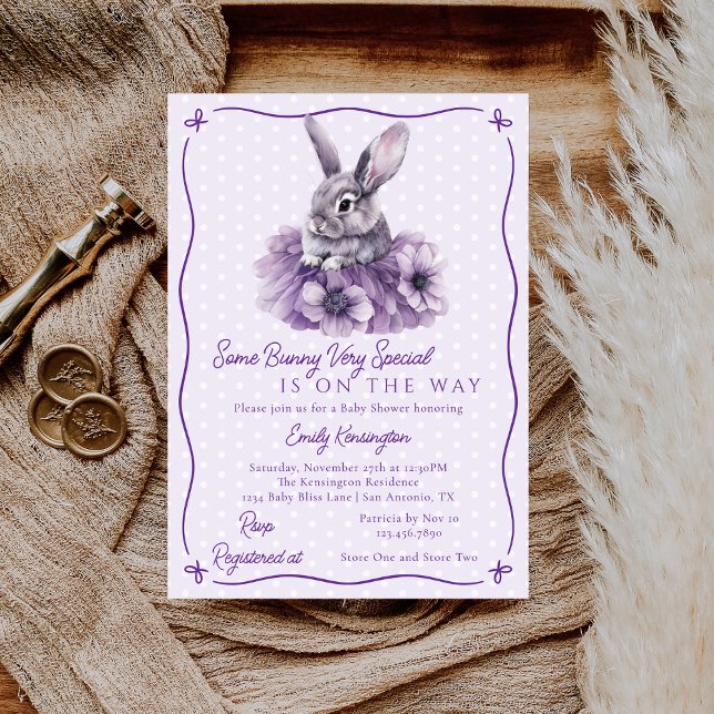 Convites Some Bunny Is On The Way Purple Baby Shower (Criador carregado)