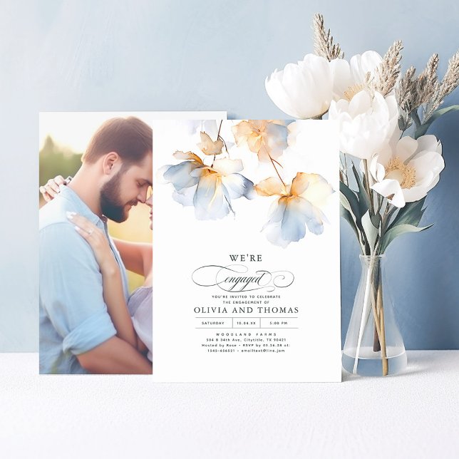 Convites Somos a Foto de Festa de noivado Azul Enganada (Dusty Blue Flowers Engagement Party Invitations "We're Engaged")