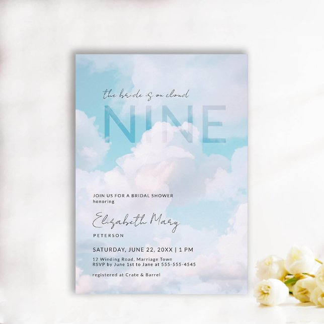 Convites Sonhador no Chá de panela Elegante Moderno da Nuve (the bride is on cloud 9 bridal shower invitation dreamy romantic pastel blue clouds sky modern chic)