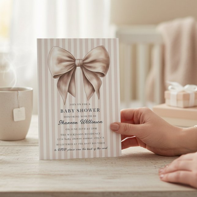 Convites Sophisticated Bow Baby Shower Invite Neutral Strip (Criador carregado)