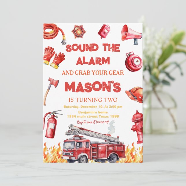 Convites Sound the alarm Fire truck Firefighter Birthday (Em pé/Frente)
