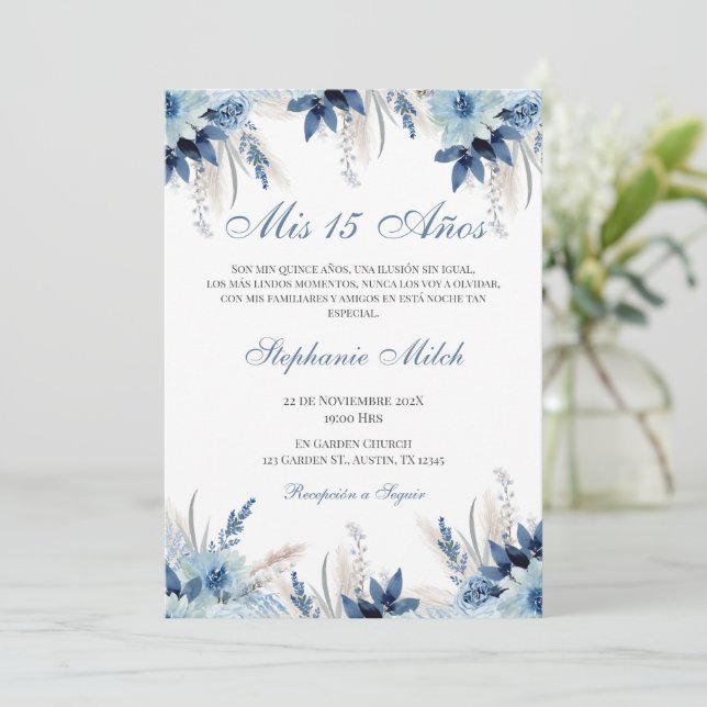 Convites Spanish Quinceanera navy floral invite (Em pé/Frente)