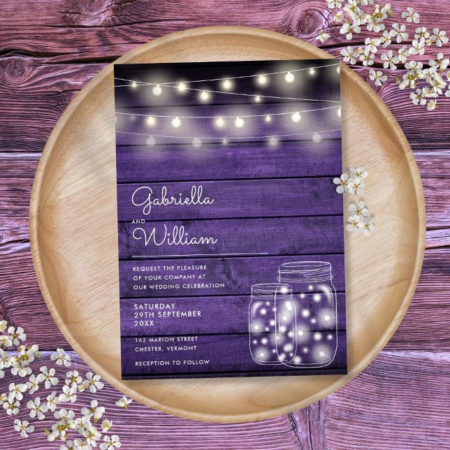 Convites String Lights Mason Jar Rustic Purple Wood Casamen (String Lights Mason Jar Rustic Purple Wood Wedding Invitation)