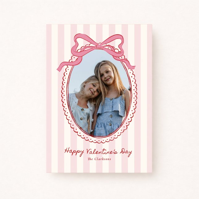 Convites Striped Bright Pink Bow Valentine’s Day Photo Card (Criador carregado)