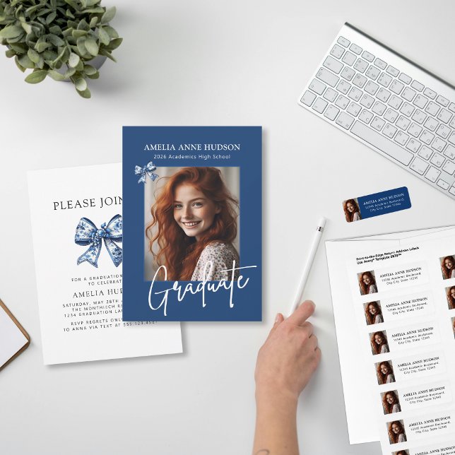 Convites Stylish Trendy Blue Bows 2026 Graduate Photo (Criador carregado)