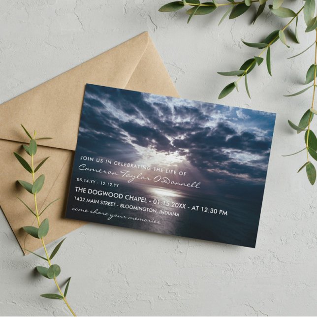 Convites Sun Quebrando Através De Nuvens Memorial De Vida (Criador carregado)