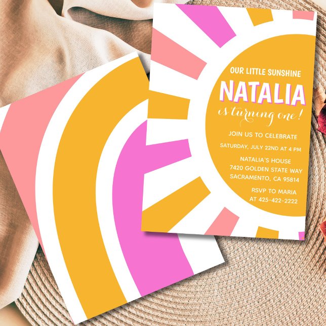Convites Sunshine e Rainbow Girl Primeiro Aniversário (Pastel sunshine and rainbow first birthday invitation for girls with pink, purple, and yellow colors)