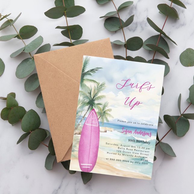 Convites Surf de surfboard cor-de-rosa na praia (Criador carregado)