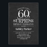 Convites Surpresa 60ª Festa de aniversário - Preto branco<br><div class="desc">60º Convite à Celebração de Aniversário da Rustic Surprise. Design elegante em forma de quadro negro e branco. Apresenta uma fonte elegante de script. Envie-me uma mensagem se precisar de mais personalização.</div>