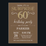Convites Surpresa 60.º Aniversário Marrom e Dourada Brilhan<br><div class="desc">Surpreenda 60º Convite de Aniversário com Fundo Castanho e Dourado. Chalkboard. Aniversário Adulto. Homens ou Mulheres no Dia Convidam. Qualquer idade. Para mais personalização,  clique no botão "Personalizar" e use nossa ferramenta de design para modificar este modelo.</div>