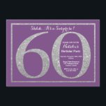 Convites Surpresa 60.º Aniversário Roxo e Literatura Pratea<br><div class="desc">Surpresa 60º Convite de Aniversário. Festa de aniversário Roxa e Silver Glitter Convidam com Fundo Roxo. Surpresa Aniversário. Aniversário Adulto. Homens ou Mulheres Bday Bash Party. Para mais personalização,  clique no botão "Personalizar" e use nossa ferramenta de design para modificar este modelo.</div>