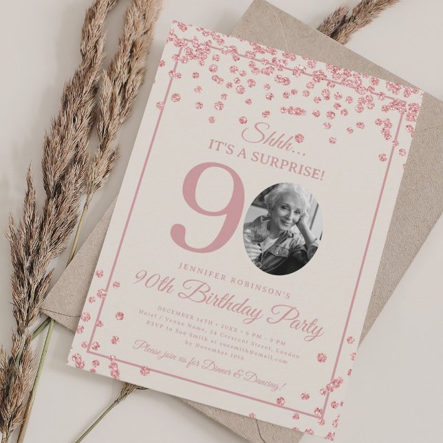 Convites Surpresa 90º Aniversário Rosa Dourado Confete Bege (SURPRISE 90th Birthday Rose Gold Confetti Beige Invitation)