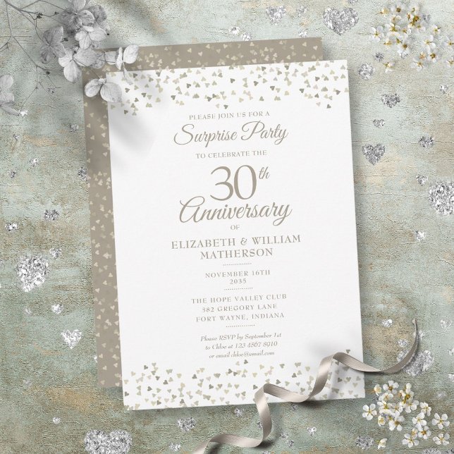 Convites Surpresa de 30 anos de aniversário de casamento Co (Surprise 30th Wedding Anniversary Hearts Confetti Invitation)