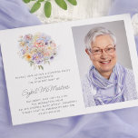 Convites Surpresa de 50ª Festa de aniversário de fotos do B<br><div class="desc">Um elegante buquê floral de aquarelas de flores de safra enfeita o topo deste convite de festas surpresa de 50 anos. As flores pastéis suaves são acentuadas com a arte moderna de linha. O nome do celebrante de aniversário é escrito em um roteiro moderno e simples. Há sinais de correspondência...</div>