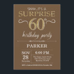 Convites Surpresa do 60º aniversário do Brown e do Dourado<br><div class="desc">Surpreenda o 60º Convite de Aniversário com o Fundo Marrom e Dourado de Brilho. Chalkboard. Aniversário Adulto. Homens ou Mulheres no Dia Convidam. Qualquer idade.
Para mais personalização,  clique no botão "Personalizar" e use a ferramenta design para modificar este modelo.</div>