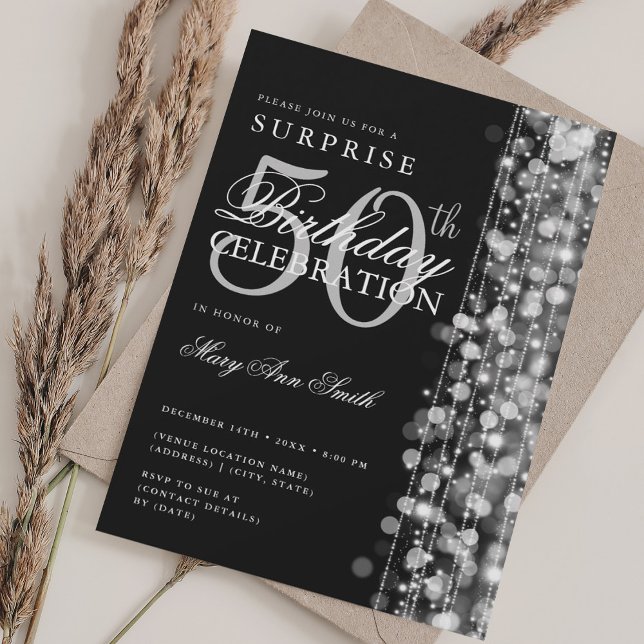 Convites Surpresa Elegante 50º Aniversário Ganha Prata (Elegant Surprise 50th Birthday Sparkles Silver Invitation)