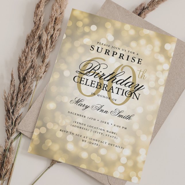 Convites SURPRESA Elegante 60º Aniversário Luzes Douradas (Elegant SURPRISE 60th Birthday Glam Gold Lights Invitation)
