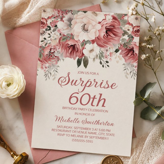 Convites Surpresa Floral Creme Rosa Empoeirado Vermelho 60º (Elegant dusty rose and cream-colored watercolor floral 60th birthday party invitation)