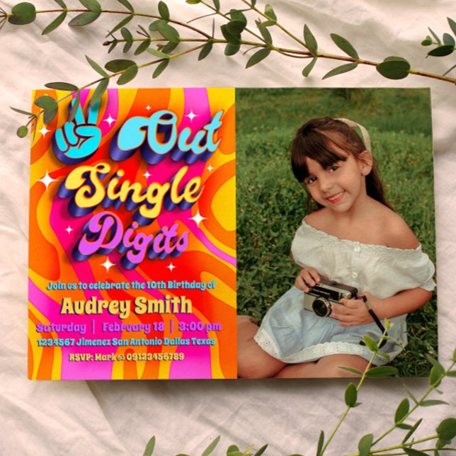 Convites Tchau, Dígitos Simples Estou com 10 e Foto (Peace Out Single Digits - Groovy Retro 10th Birthday Landscape Invitation with Photo)