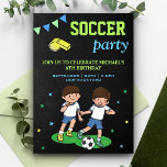 Convites Tema esportivo Kids Festa de aniversário de futebo<br><div class="desc">Convide seus hóspedes com este convite de aniversário legal com dois garotos bonitos jogando futebol contra um fundo de quadro. Basta adicionar os detalhes do seu evento neste modelo fácil de usar para torná-lo um convite de tipo único. Sacudir a carta para revelar uma bela textura de grama verde na...</div>