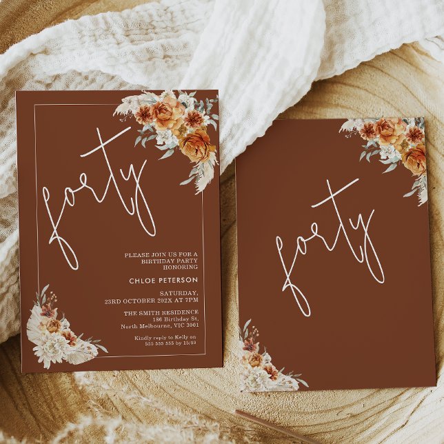 Convites Terracotta Boho Burnt Orange Floral aniversário de (Terracotta 40th birthday invitation featuring two burnt orange floral arrangements with palm leaves)