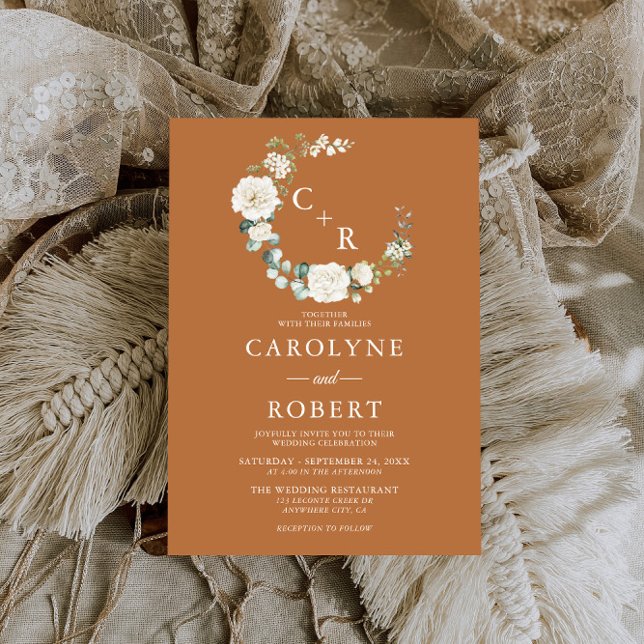 Convites Terracotta & White Floral Monograma Wreath Casamen (Criador carregado)