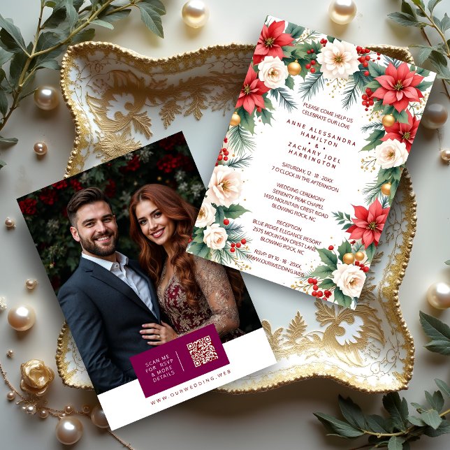 Convites Timeless Elegant Christmas Wedding Wreath Photo (Classic Timeless Elegant Christmas Wedding Wreath Invitation Cards with Back Photo and Modern QR.)