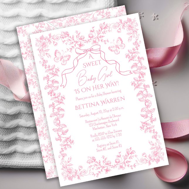 Convites Toile de Jouy Chinoiserie Butterflies Chá de frald ("A Sweet Baby Girl Is On Her Way!" Chinoiserie Toile de Jouy Butterflies Bow Girl Baby Shower Invite)