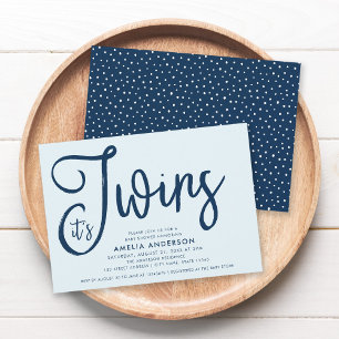Convites Trendy Blue Script É o Chá de fraldas dos Gêmeos