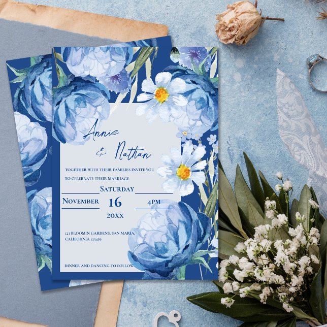 Convites Trendy Floral Weders Bonito Chic Trendy (Chic Pretty Blue Flowers Trendy Floral Wedding Invitation)