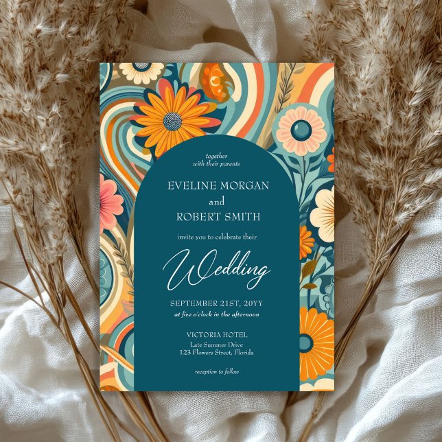 Convites Trendy retro groovy flores do casamento da primave (retro groovy flowers blue arch wedding invitation)