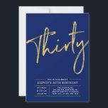 Convites Trinta | Dourado e Blue Modern aniversário de 30 a<br><div class="desc">Celebre seu dia especial com este convite de festas simples e na moda. Este design apresenta um script de pincel chic com um layout limpo com uma combinação de cores azul e dourada. Mais designs disponíveis no meu compro BaraBomDesign.</div>