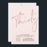 Convites Trinta | Rosa Dourado Partido aniversário de 30 an<br><div class="desc">Celebre seu dia especial com este convite de festas simples e na moda. Este design apresenta um script de pincel chic com um layout limpo com uma combinação de cores preto e rosa dourado. Mais designs disponíveis no meu compro BaraBomDesign.</div>