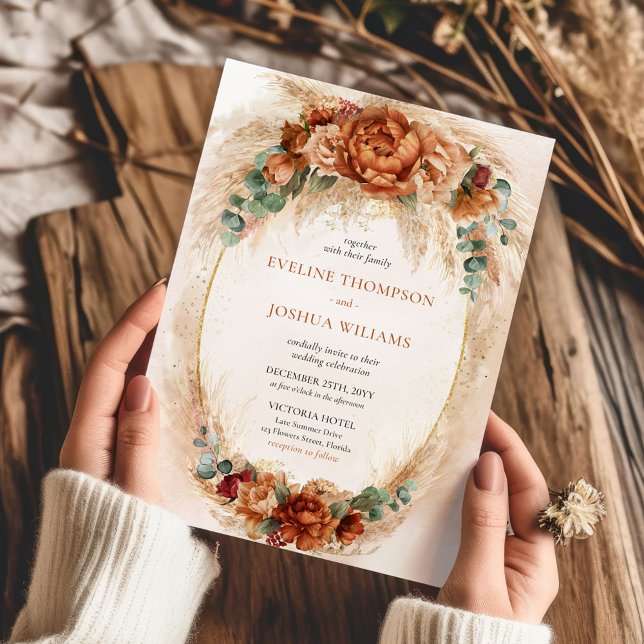 Convites Trita laranja queimada e folhagem verde boho (DIGITAL Terracotta burnt orange flowers pampas grass dried palm and eucalyptus wedding invite)