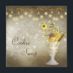 Convites Troca elegante do biscoito do Natal<br><div class="desc">Elegante, elegante, ouro e troca do biscoito do Natal/festa natalícia marrons troca do biscoito convida com um vidro bonito dos biscoitos com vara de canela, os doces bonito, as estrelas e segmentos alaranjados. Estes convites luxuosos são decorados igualmente com os ornamento de suspensão da faísca bonita do ouro, os arcos...</div>