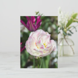 Convites Tulipas rosa brilhante em um dia ensolarado