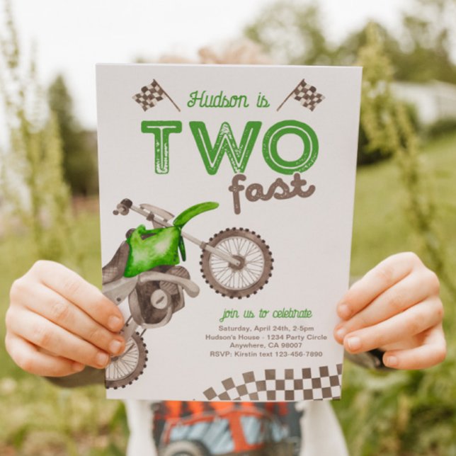Convites Two Fast Green Dirt Bike Invitation (Criador carregado)