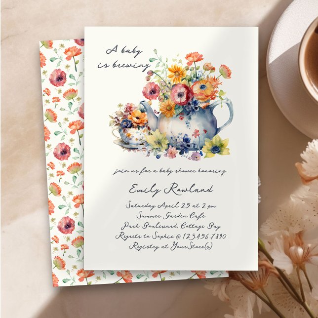 Convites Um bebê está a criar Chá de fraldas de bule de chá (Baby is Brewing Baby Shower Invitation with Teapot, Teacup and country flowers)