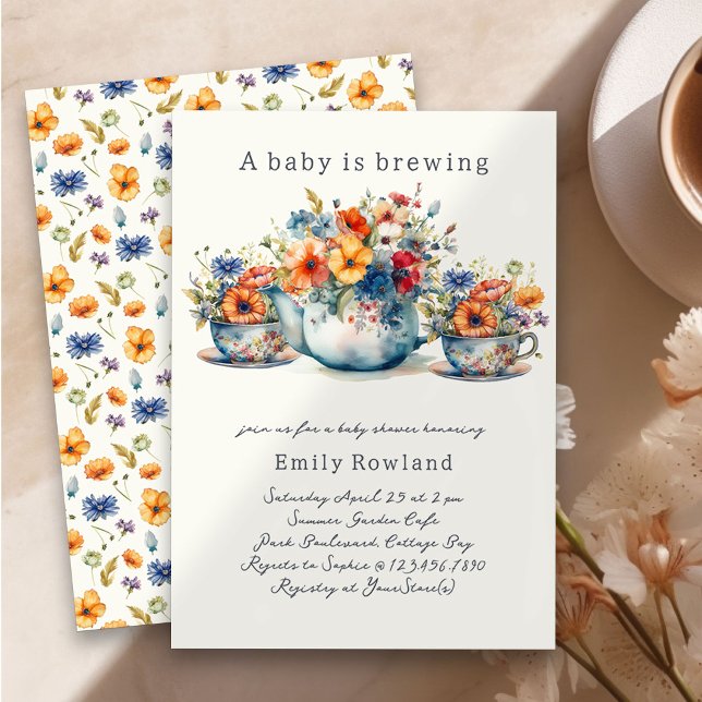 Convites Um bebê está criando Chá de fraldas de flexões (Baby is Brewing Handwritten Baby Shower Invitation with Teapot, Teacups and Country Flowers)