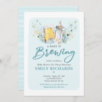 Um Bebê Está Fazendo Garrafa E Chá de fraldas De C