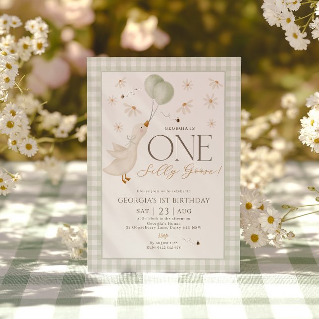 Convites Um Bobo Gingham, primeiro aniversario de Gingham (Silly Goose 1st Birthday Boys Sage Green Gingham Invitation)