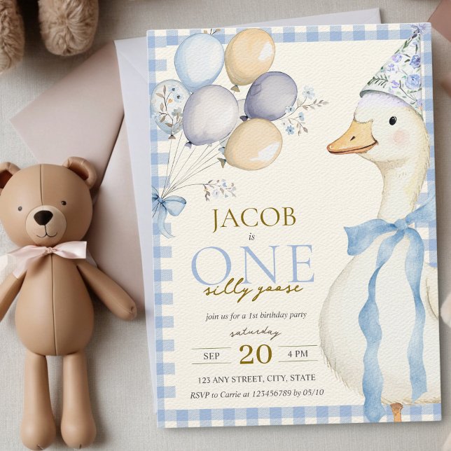 Convites Um Bobo Goose Blue Gingham Boy primeiro aniversari (One Silly Goose Boy's 1st Birthday Blue Gingham Invitation Watercolor Aesthetic Farm Animals)