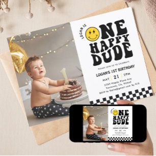Convites Um cara feliz sorria a foto do primeiro aniversari