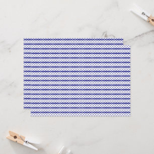 Convites Um céu azul vívido com nuvens brancas espalhadas.