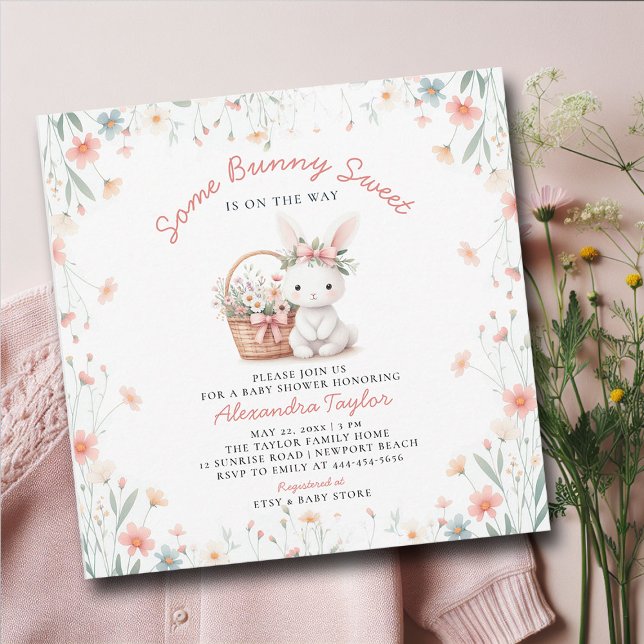 Convites Um Chá de fraldas de Arco Rosa, Flores Selvagens C (some bunny sweet baby girl shower invitation springtime picnic Easter basket wildflowers pink bow )