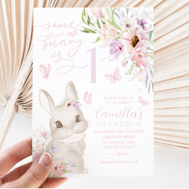 Convites Um Coelhinho É Uma Borboleta Floral De primeiro an
