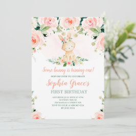 Convites Um coelho é um primeiro aniversario de Rosa Floral