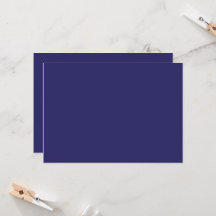 um fundo azul com um relógio